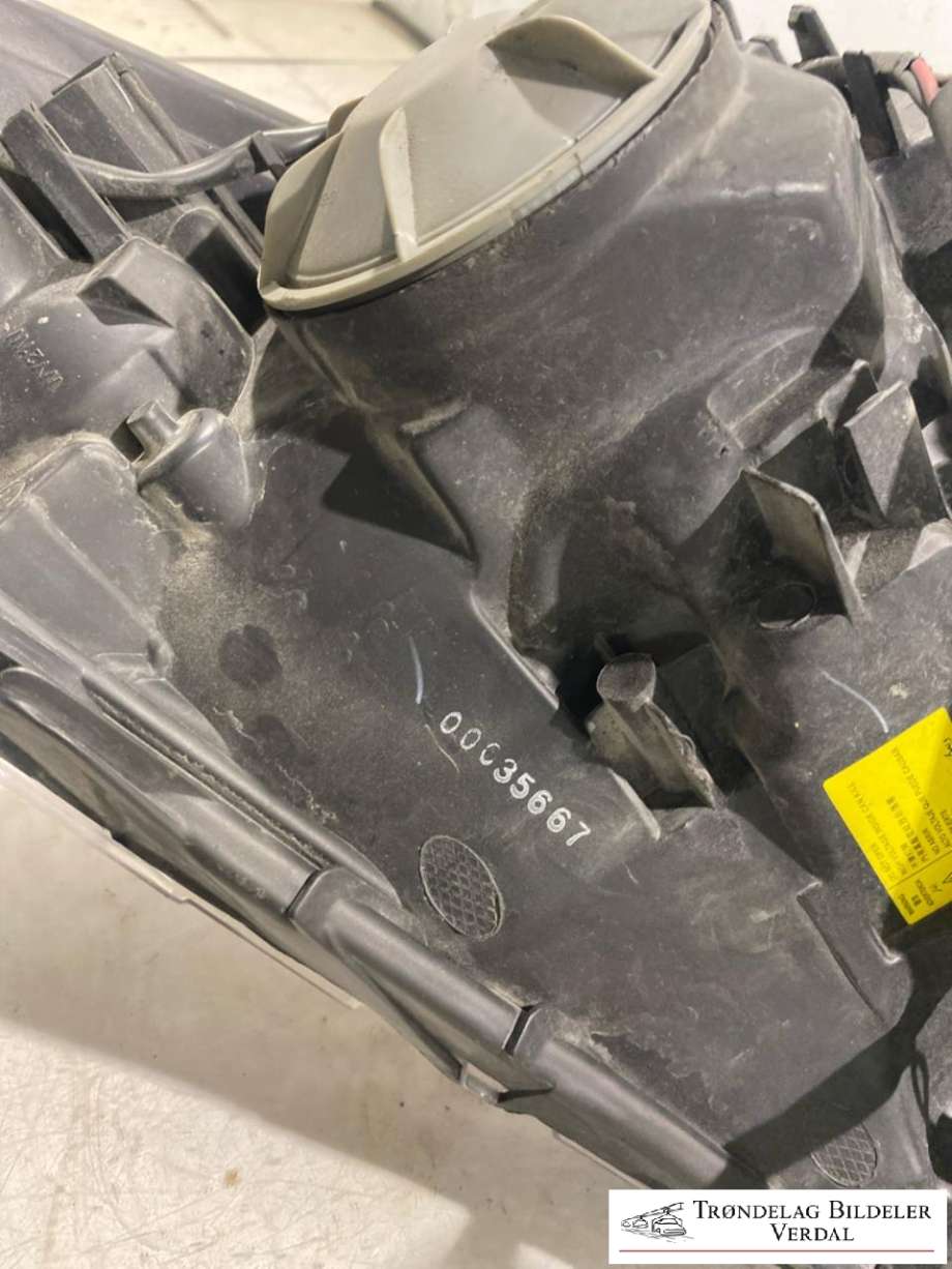 Frontlykt høyre xenon til Subaru Legacy 2009-2015  (84001AJ101|)