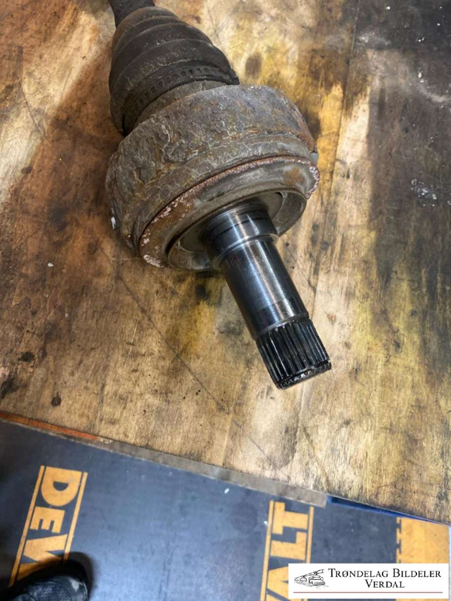 Drivaksel venstre bak, diesel/automat til Mercedes Vito/Viano 2010-2014 (Fase 2) (W639) (W639) (A 639 350 17 10|)