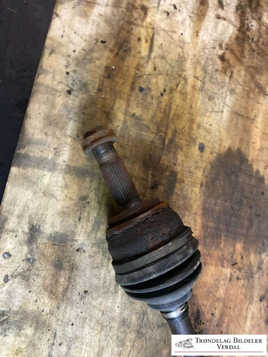 Drivaksel venstre bak, diesel/automat til Mercedes Vito/Viano 2010-2014 (Fase 2) (W639) (W639) (A 639 350 17 10|)