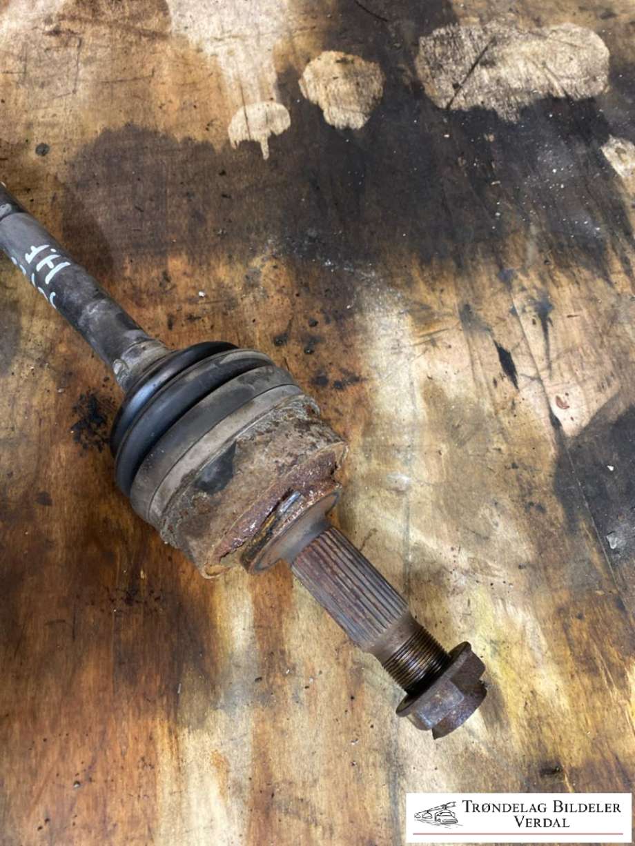 Drivaksel høyre foran, diesel/automat til Mercedes Vito/Viano 2010-2014 (Fase 2) (W639) (W639) (A 639 330 08 01|)