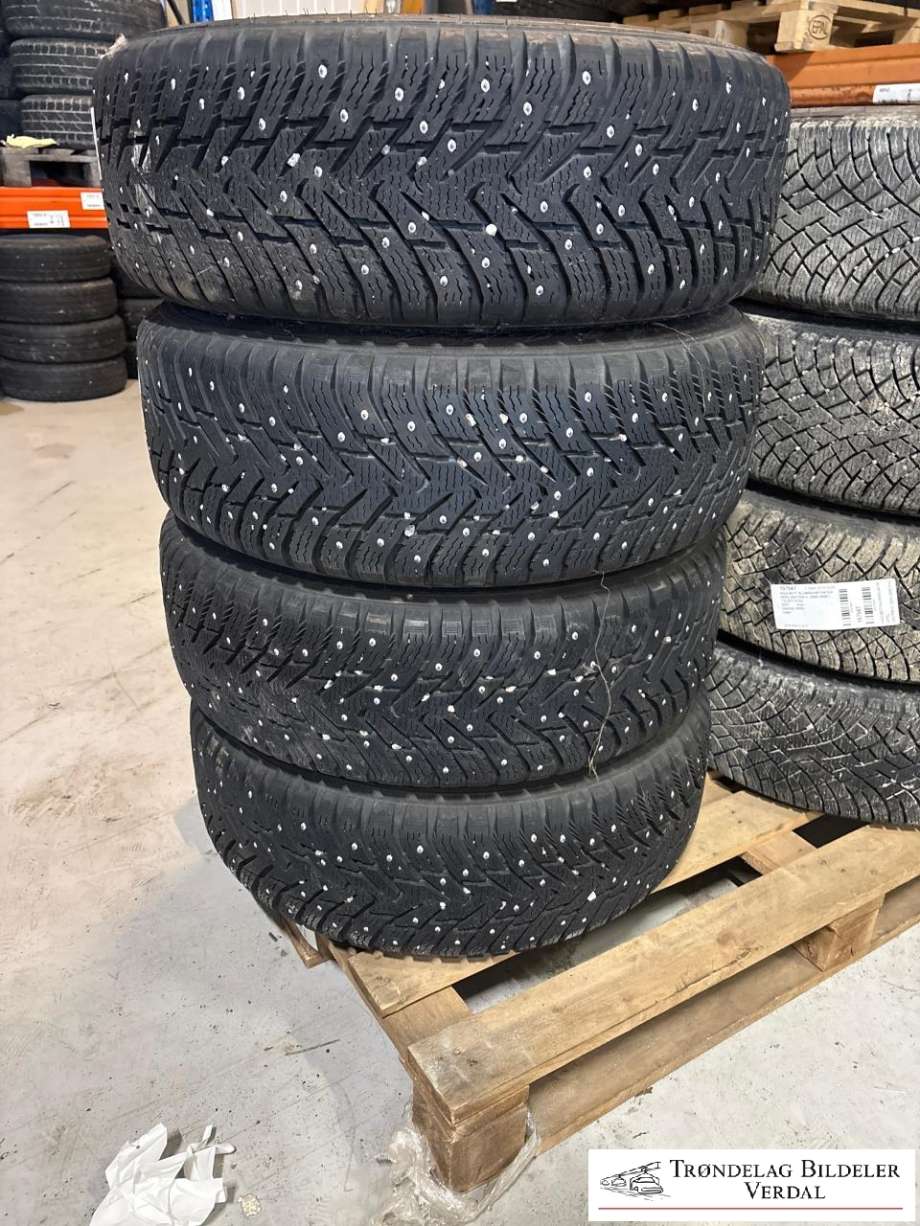 Hjulsett aluminium vinter til Mercedes Vito/Viano 2010-2014 (Fase 2) (W639) (W639) (MOKIAN HAKKA 8|215/65R16|DOT: 4121|DYBDE: 8MM)