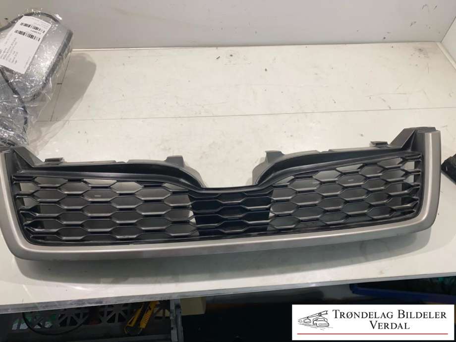 Grill til Subaru Forester, 2013-2019 (Type IV)  (SUBARU|91122SG060)