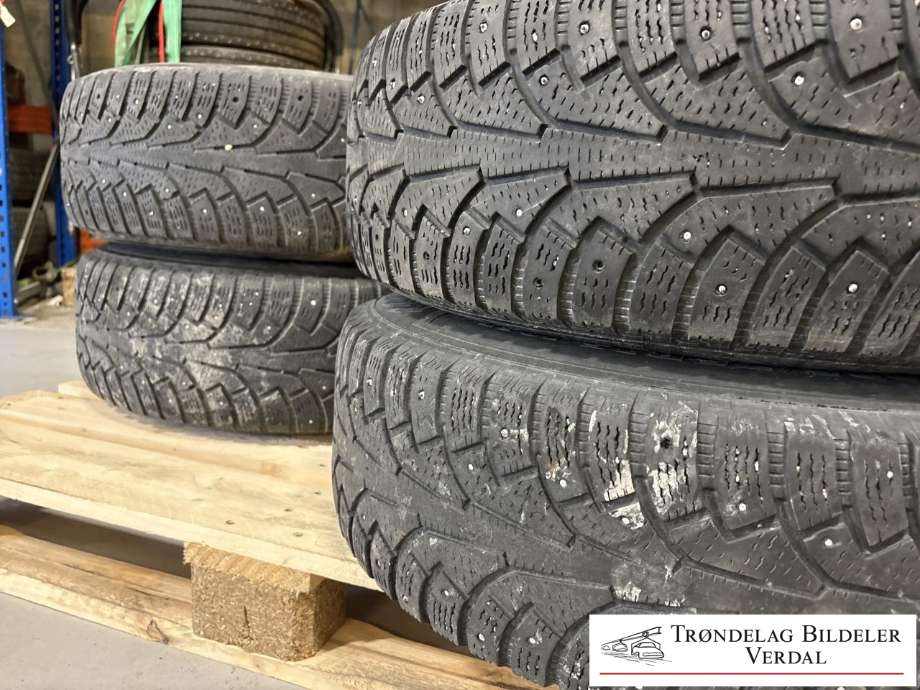Hjulsett aluminium vinter til Toyota Hilux 2006-2011 (NORDMAN 5 SUV|235/75R15|DOT:|DYBDE: 3MM)