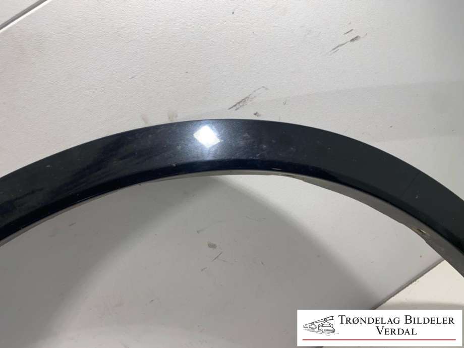 Hjulbuelist venstre foran til BMW X3 2010-2017 (F25) (F25) (8050455|)