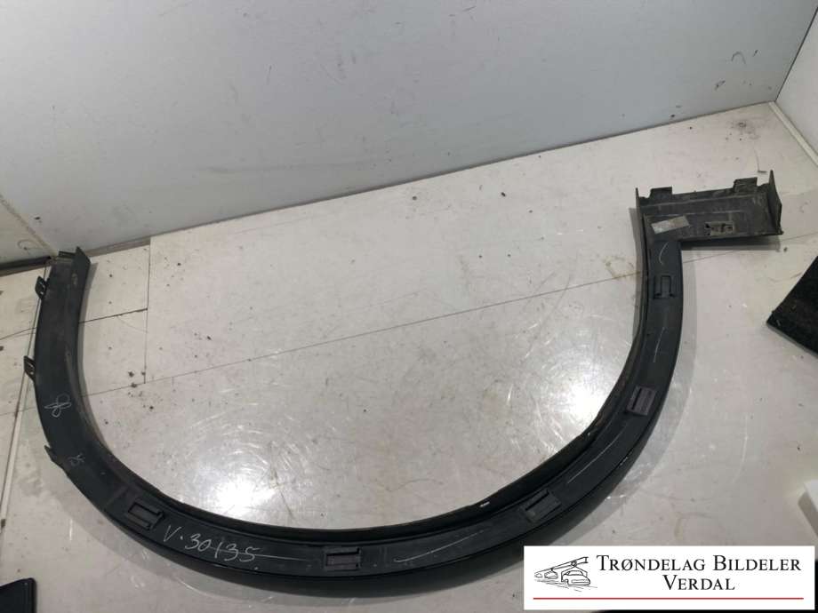 Hjulbuelist venstre foran til BMW X3 2010-2017 (F25) (F25) (8050455|)