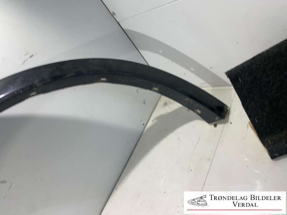 Hjulbuelist høyre foran til BMW X3 2010-2017 (F25) (F25) (8050456|)