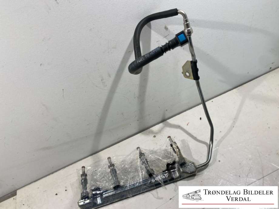 Dyseskinne (fuelrail) til Toyota Corolla 2019-->> (|P/N)