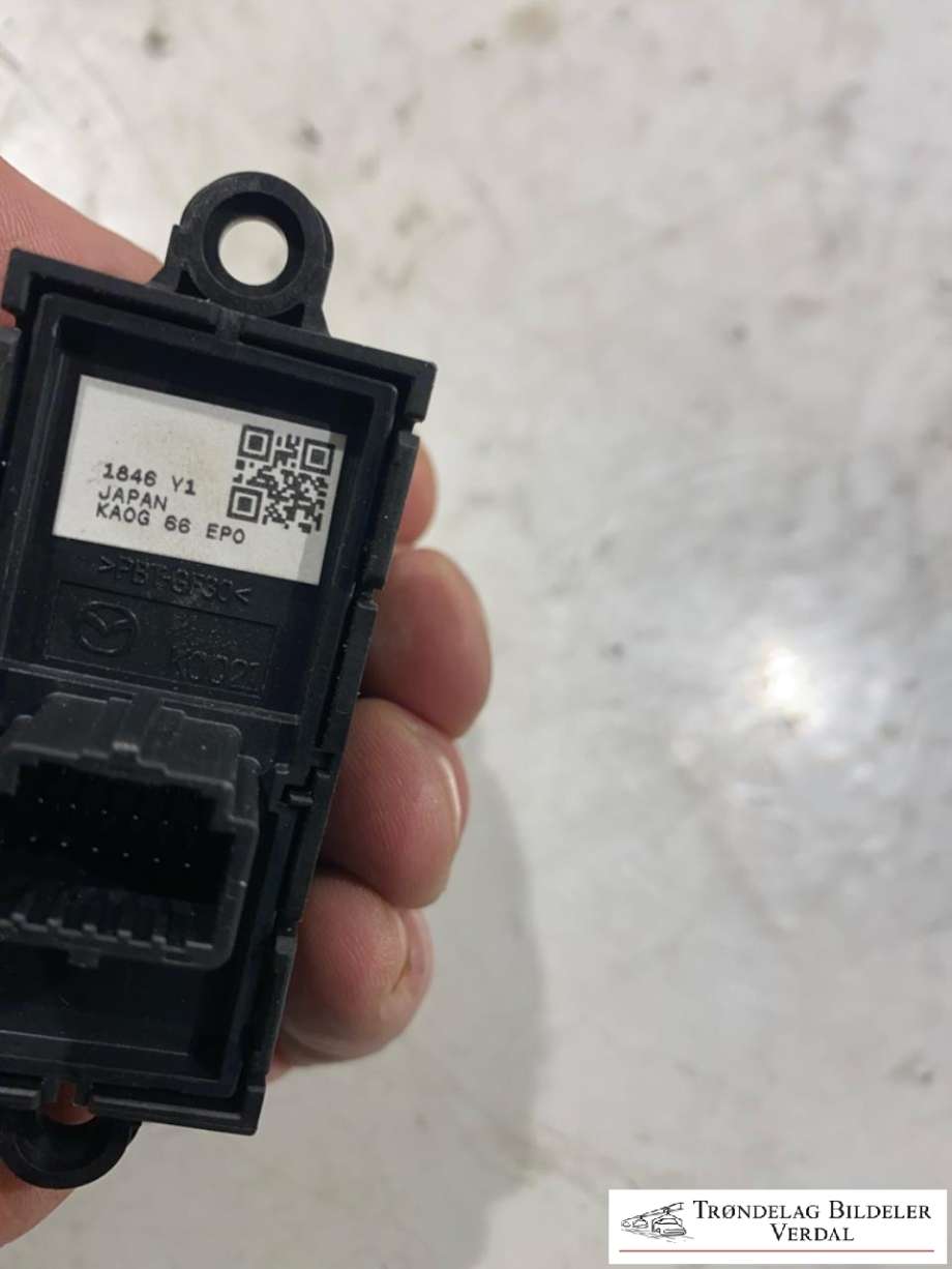 Bryter elektrisk håndbrekk/parkbrems til Mazda CX-5 2012-2017 (Type I)  (KA0G66EPO|)