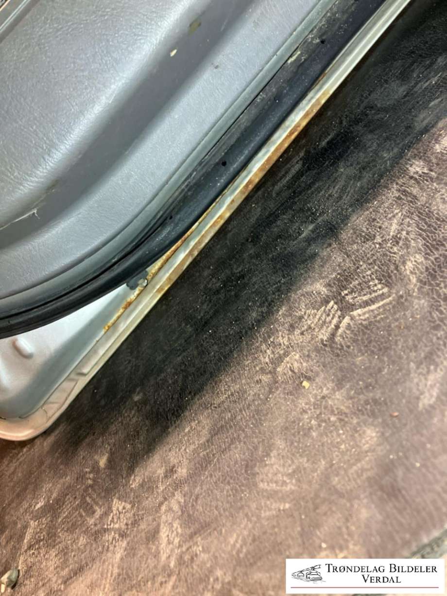 Dør høyre 2dørs til Toyota Hilux 2006-2011  (670010K020|)