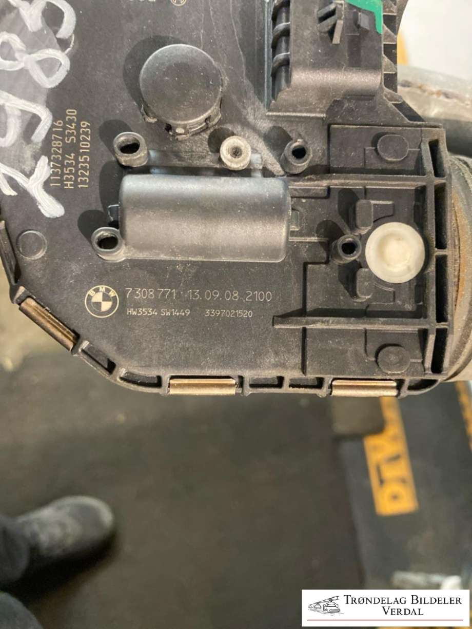 Viskermotor frontrute komplett m/overføring til BMW 5-Serie 2010-2017 (F10/F11) (F10/F11) (7308771|)