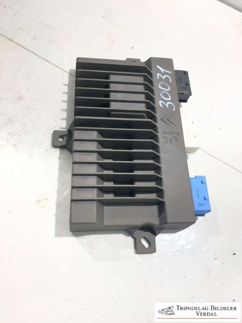 Bilstereo forsterker til Opel Grandland X, 2017-->> (9825899680)
