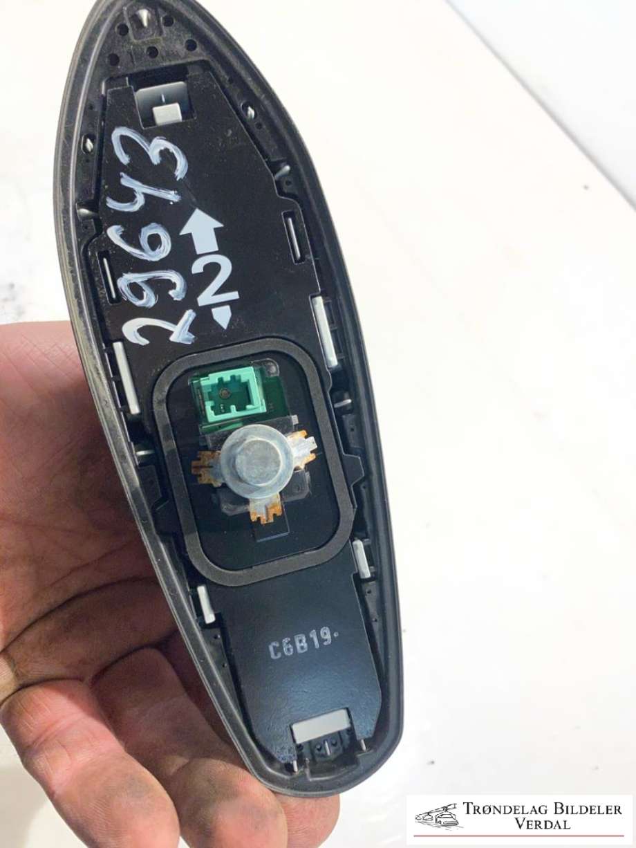Antenne navigasjon til Toyota RAV4 2016-2019 (Type IV, Fase 2)  (|P/N)
