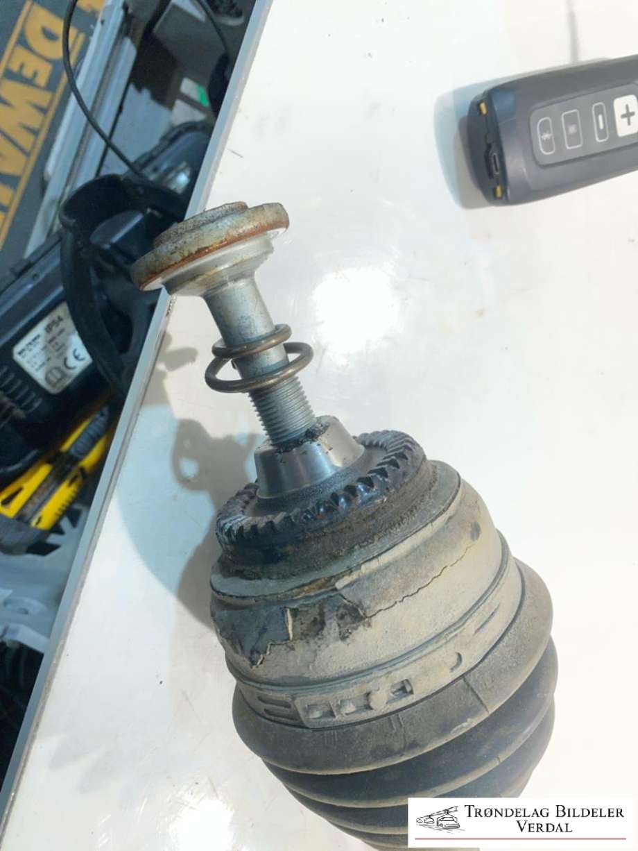Drivaksel høyre foran, diesel/automat til BMW X3 2010-2017 (F25) (F25) (7598028AI04|)