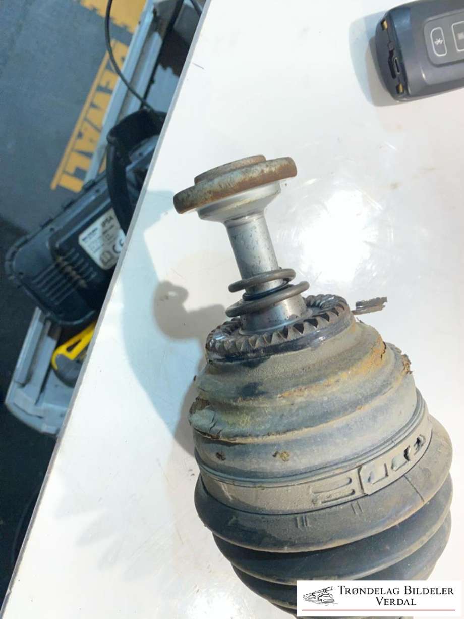 Drivaksel venstre foran, diesel/automat til BMW X1 2009-2015 (E84) (E84) (7591681AI02|)