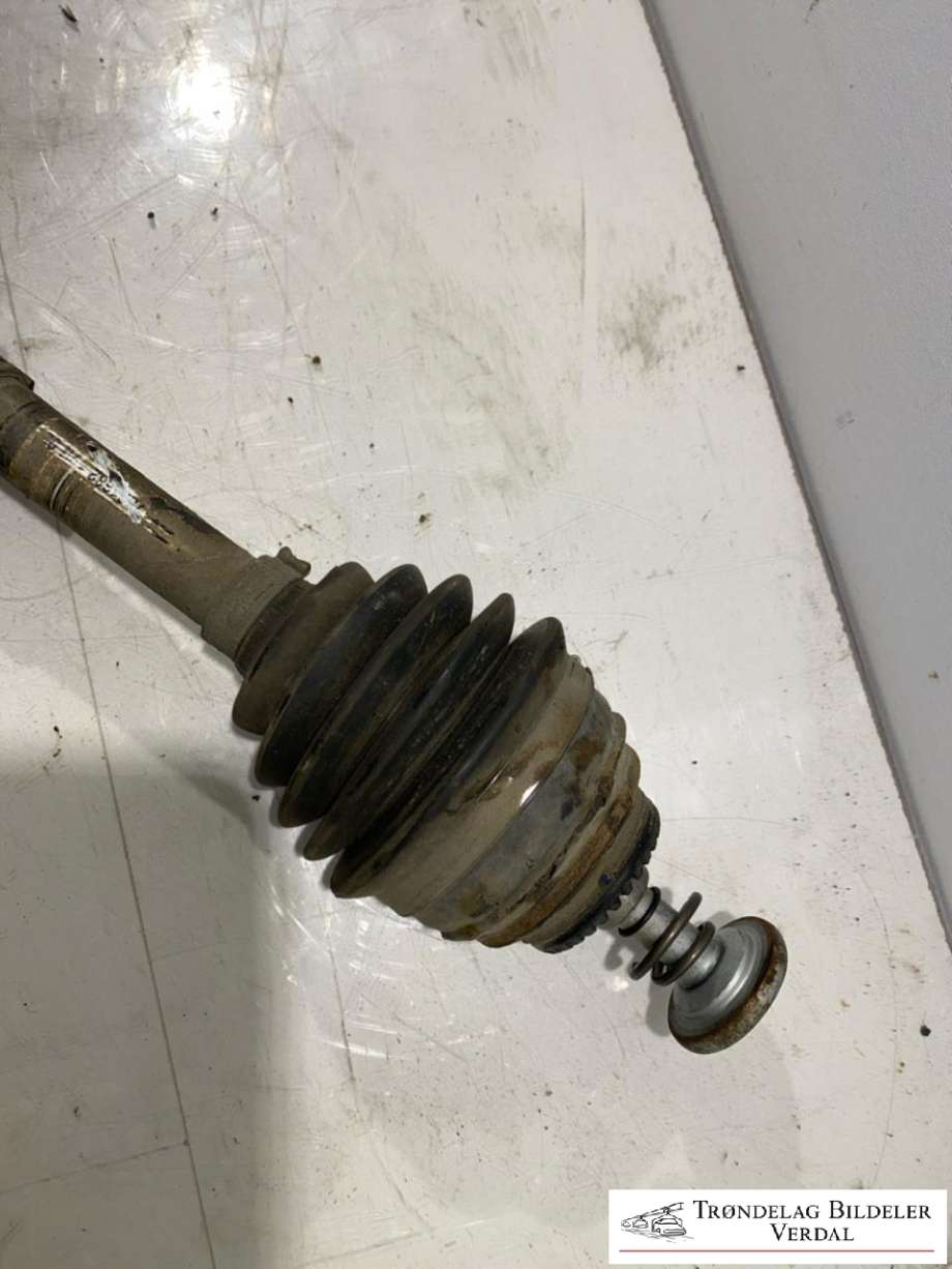 Drivaksel høyre foran, diesel/automat til BMW X1 2009-2015 (E84) (E84) (7???682AI02|)
