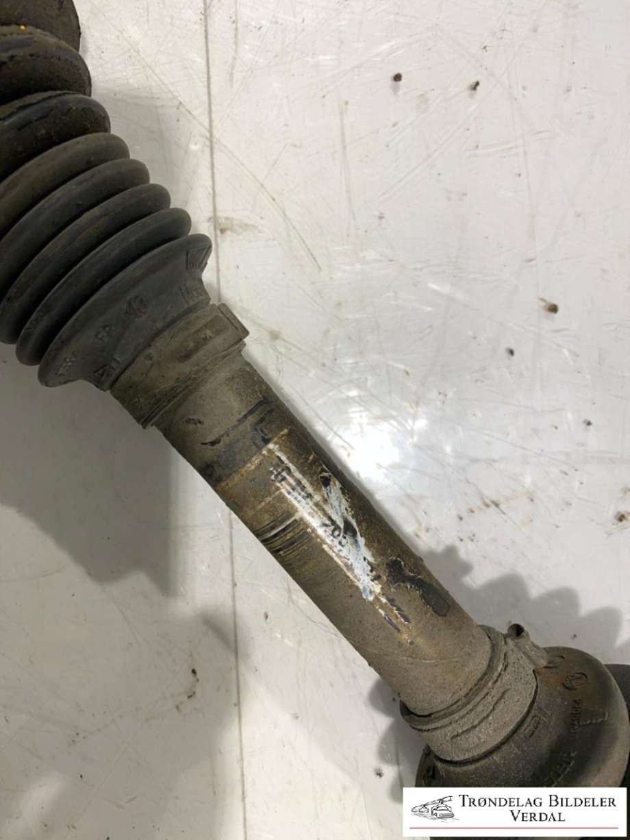 Drivaksel høyre foran, diesel/automat til BMW X1 2009-2015 (E84) (E84) (7???682AI02|)