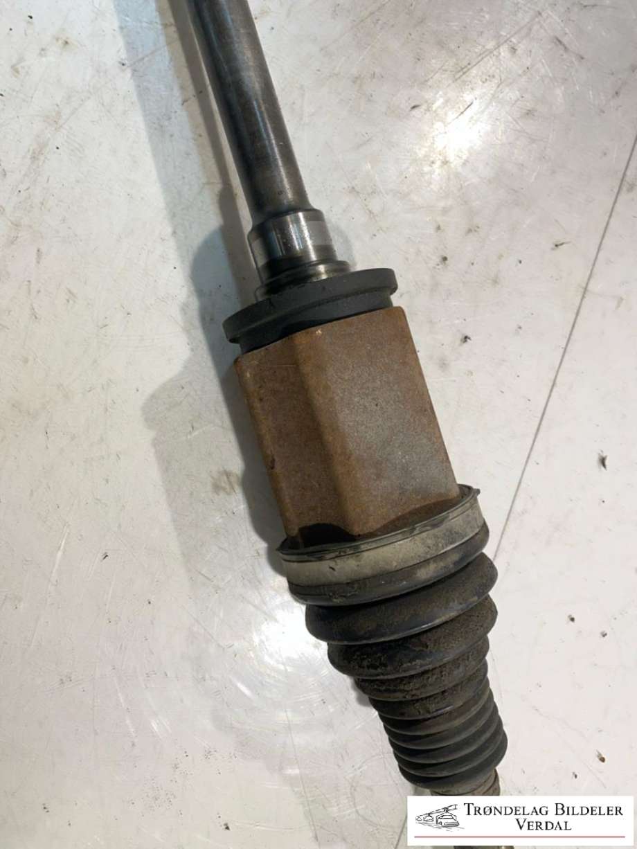 Drivaksel høyre foran, diesel/automat til BMW X1 2009-2015 (E84) (E84) (7???682AI02|)