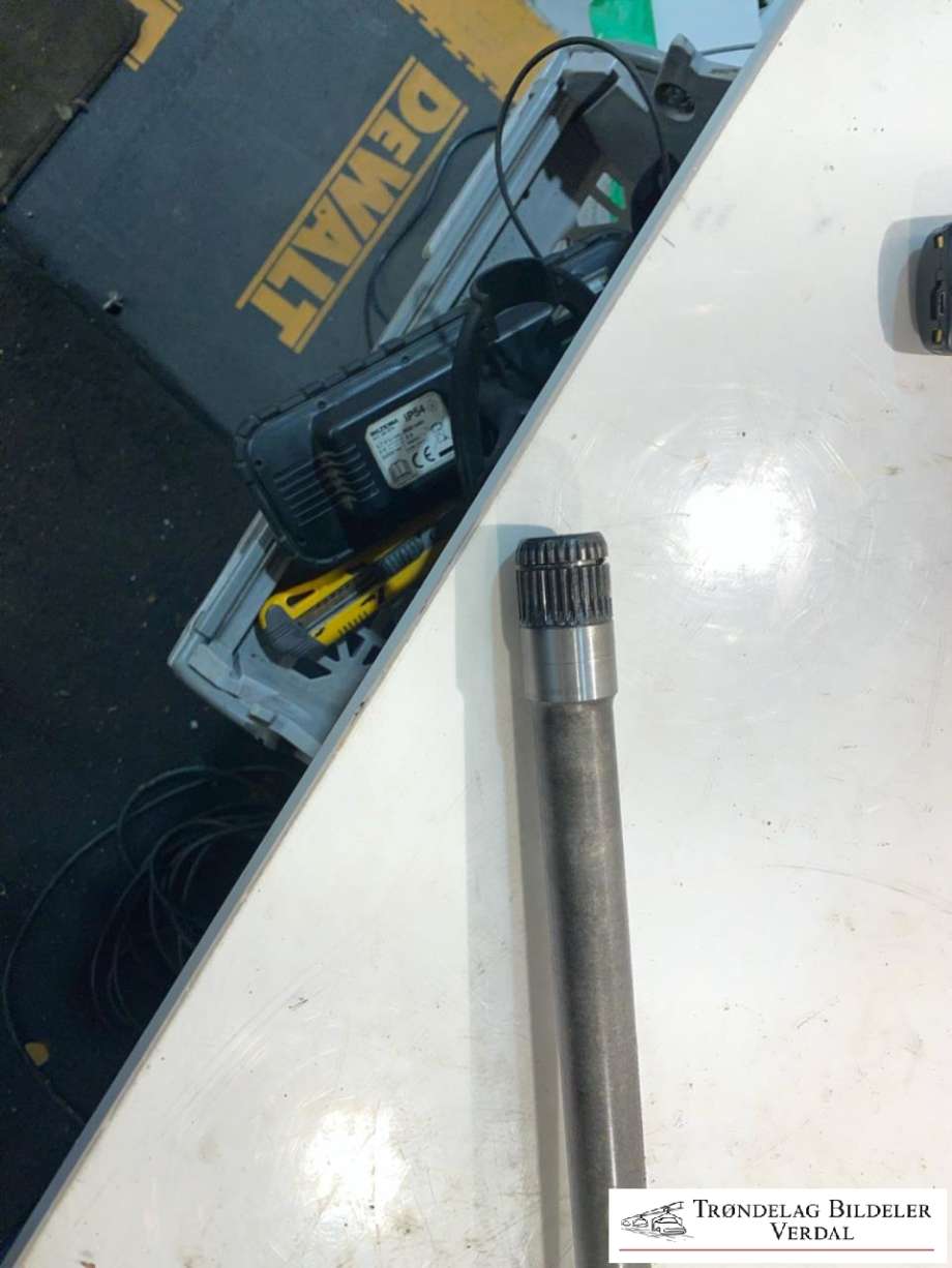 Drivaksel høyre foran, diesel/automat til BMW X1 2009-2015 (E84) (E84) (7???682AI02|)