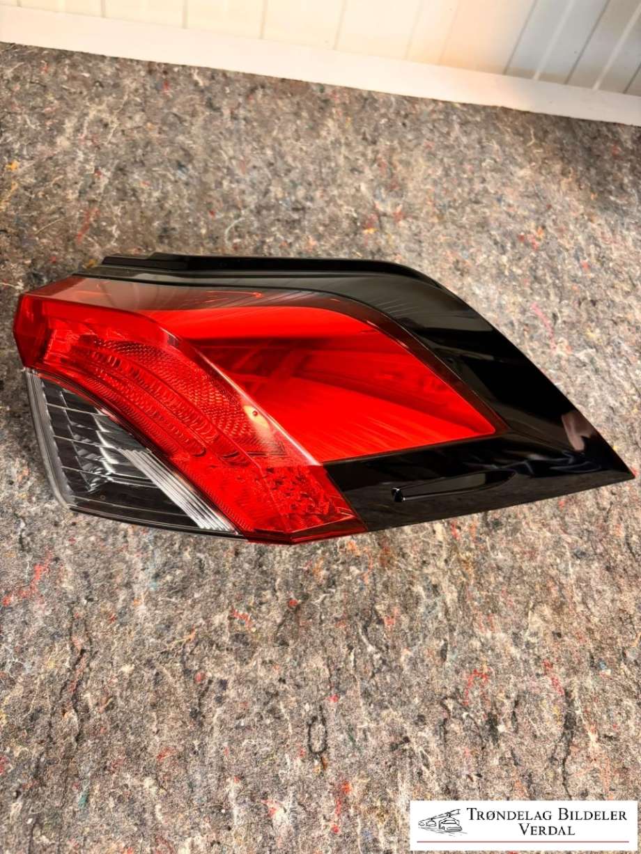 Baklykt venstre ytre til Toyota RAV4 2019-->> (Type V) (8149842010|)