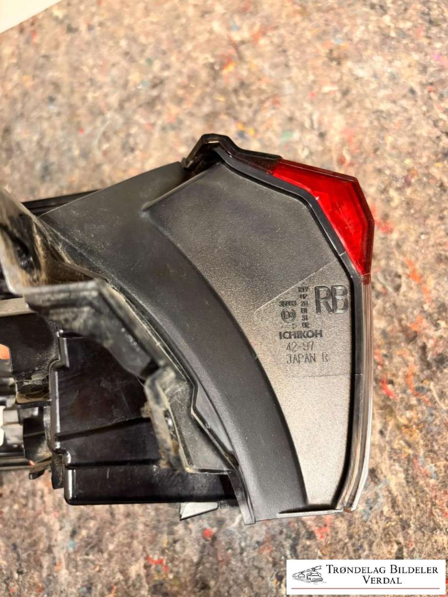 Baklykt venstre ytre til Toyota RAV4 2019-->> (Type V) (8149842010|)