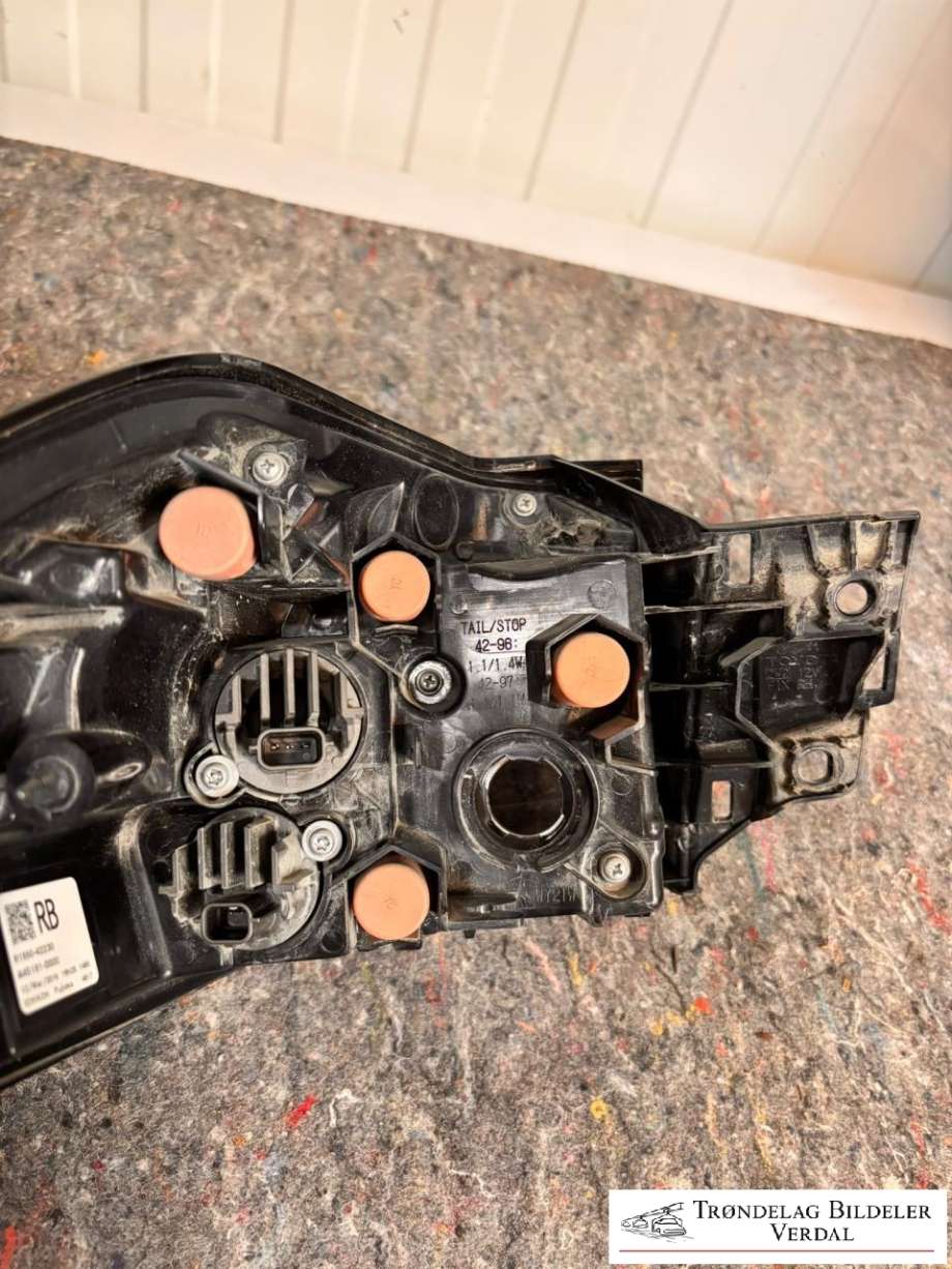 Baklykt venstre ytre til Toyota RAV4 2019-->> (Type V) (8149842010|)