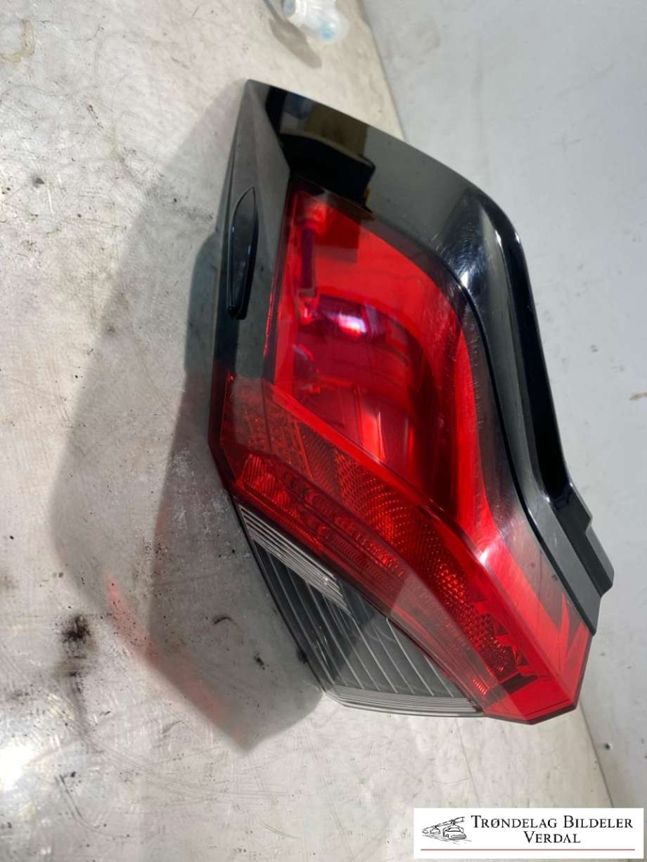 Baklykt venstre ytre til Toyota RAV4 2019-->> (Type V) (8149842010|)
