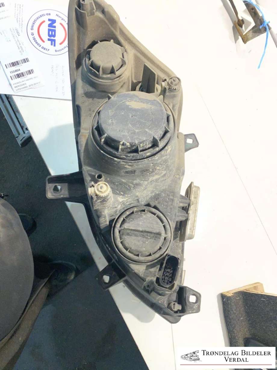 Frontlykt høyre xenon til Mercedes Vito/Viano 2010-2014 (Fase 2) (W639) (W639) (|5DV00961000)