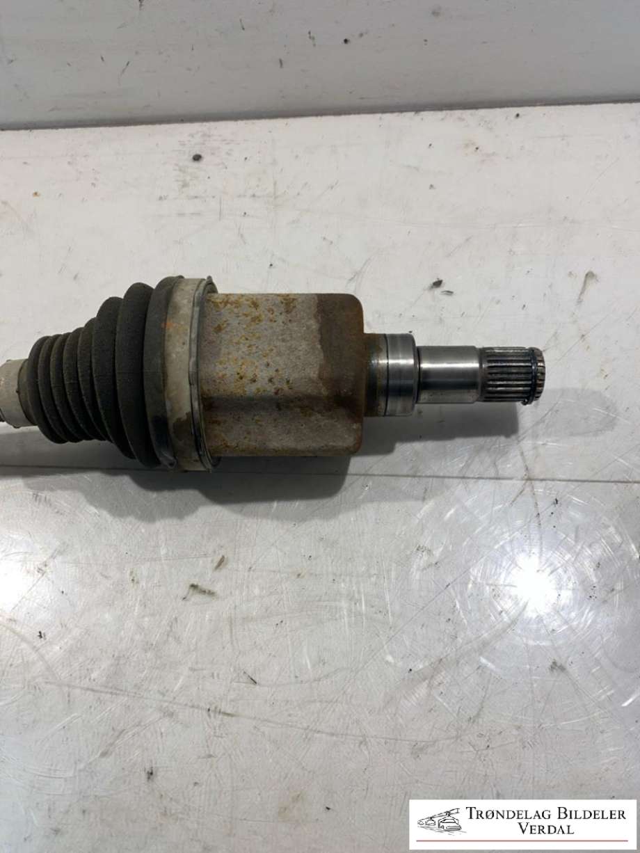 Drivaksel venstre foran, diesel/manuell til Volvo V40 2012-2019  (P31280669|)