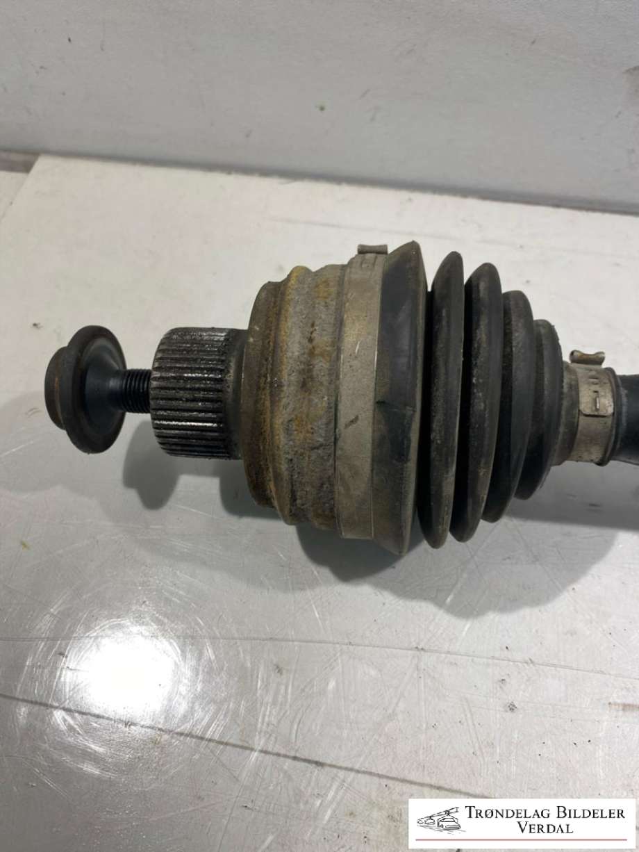 Drivaksel foran til Audi A5 2007-2016 (Type I) (8K04072711|)
