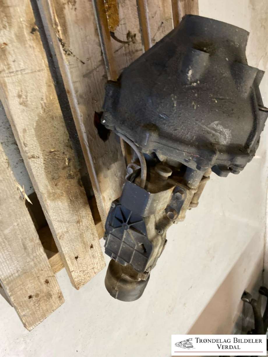 Kardang klokke foran til Toyota Hilux 2012-2016  (4111071351|)