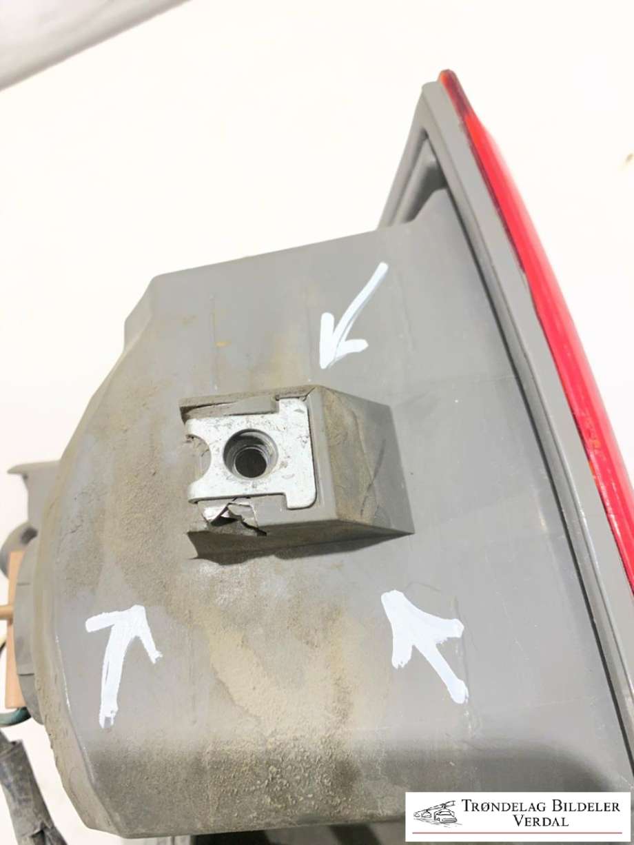 Baklykt høyre til Toyota Hilux 2012-2016  (815500K160|)