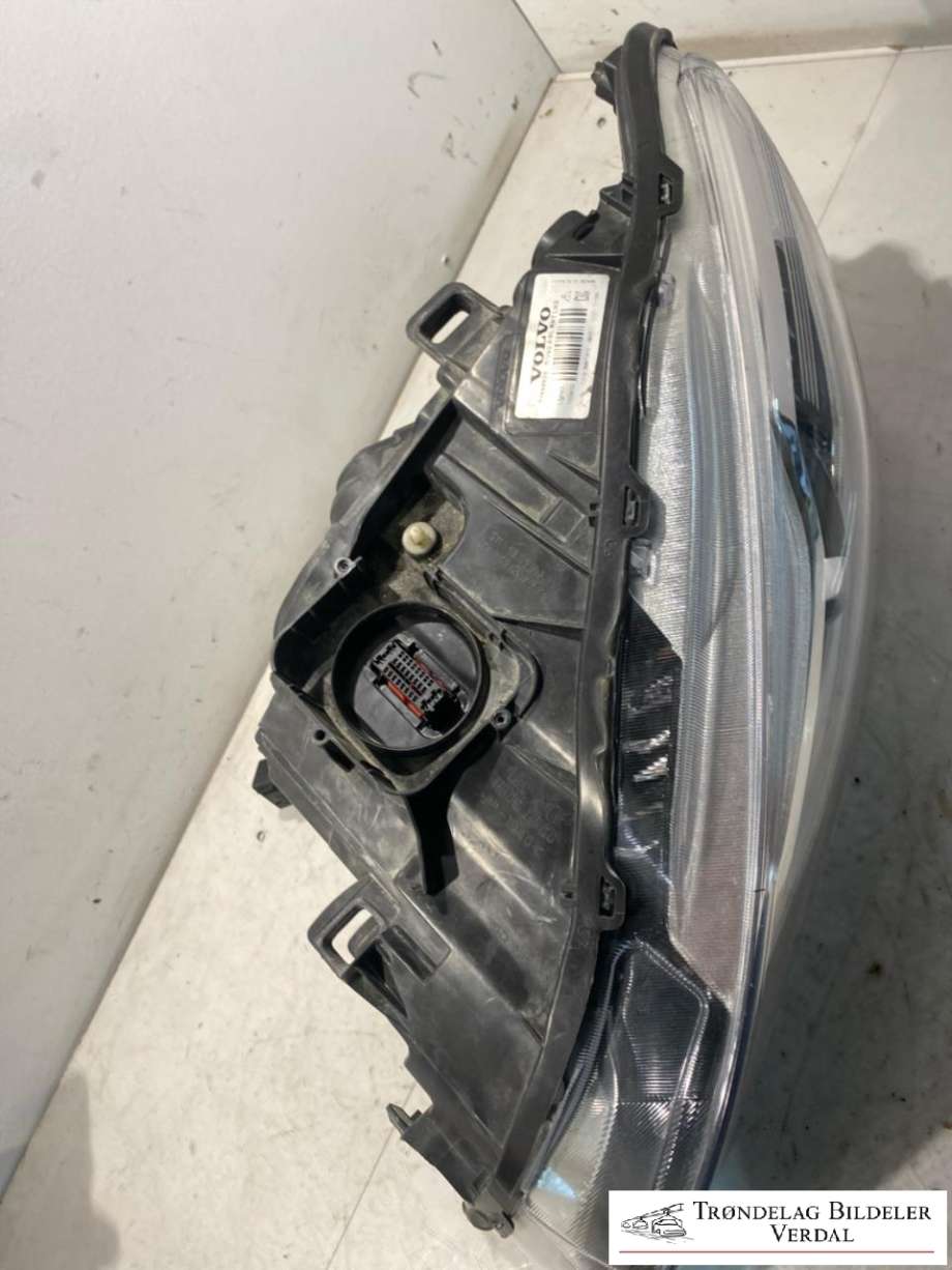 Frontlykt venstre xenon til Volvo V60/V60 CC 2013-2018 (Type I, Fase 2)  (31698824|)