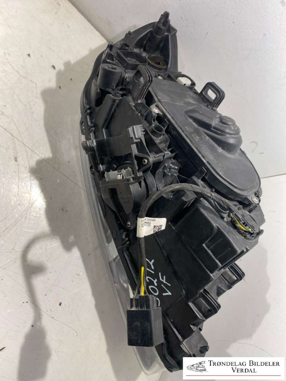 Frontlykt venstre xenon til Volvo V60/V60 CC 2013-2018 (Type I, Fase 2)  (31698824|)