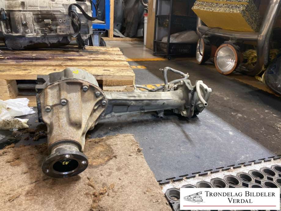 Kardang klokke foran til Isuzu D-Max 2012-2017 (Type II, Fase 1)  (8981049010|)