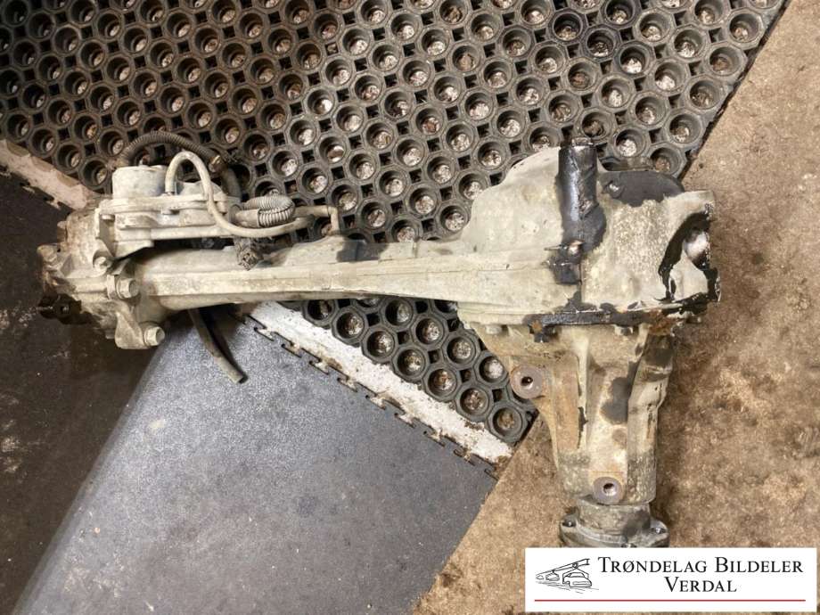 Kardang klokke foran til Isuzu D-Max 2012-2017 (Type II, Fase 1)  (8981049010|)