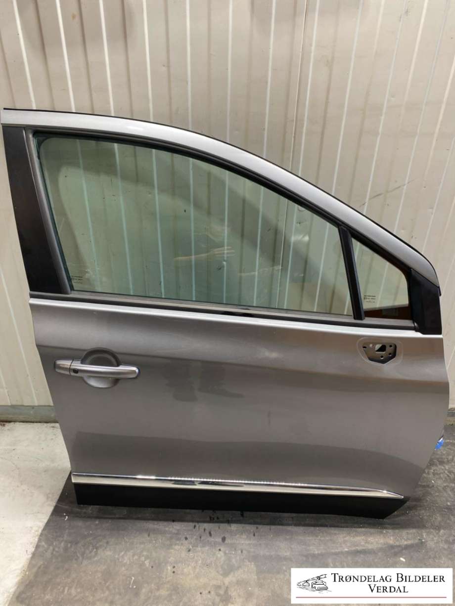 Dør høyre foran til Suzuki SX4 S-CROSS, 2013-->> (Type II)  (68001-61M01-000)