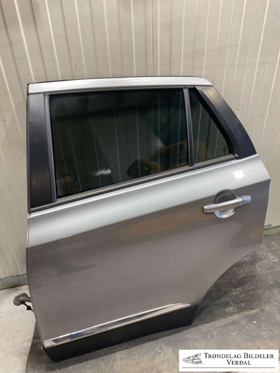 Dør høyre bak til Suzuki SX4 S-CROSS, 2013-->> (Type II)  (68003-61M00-000)