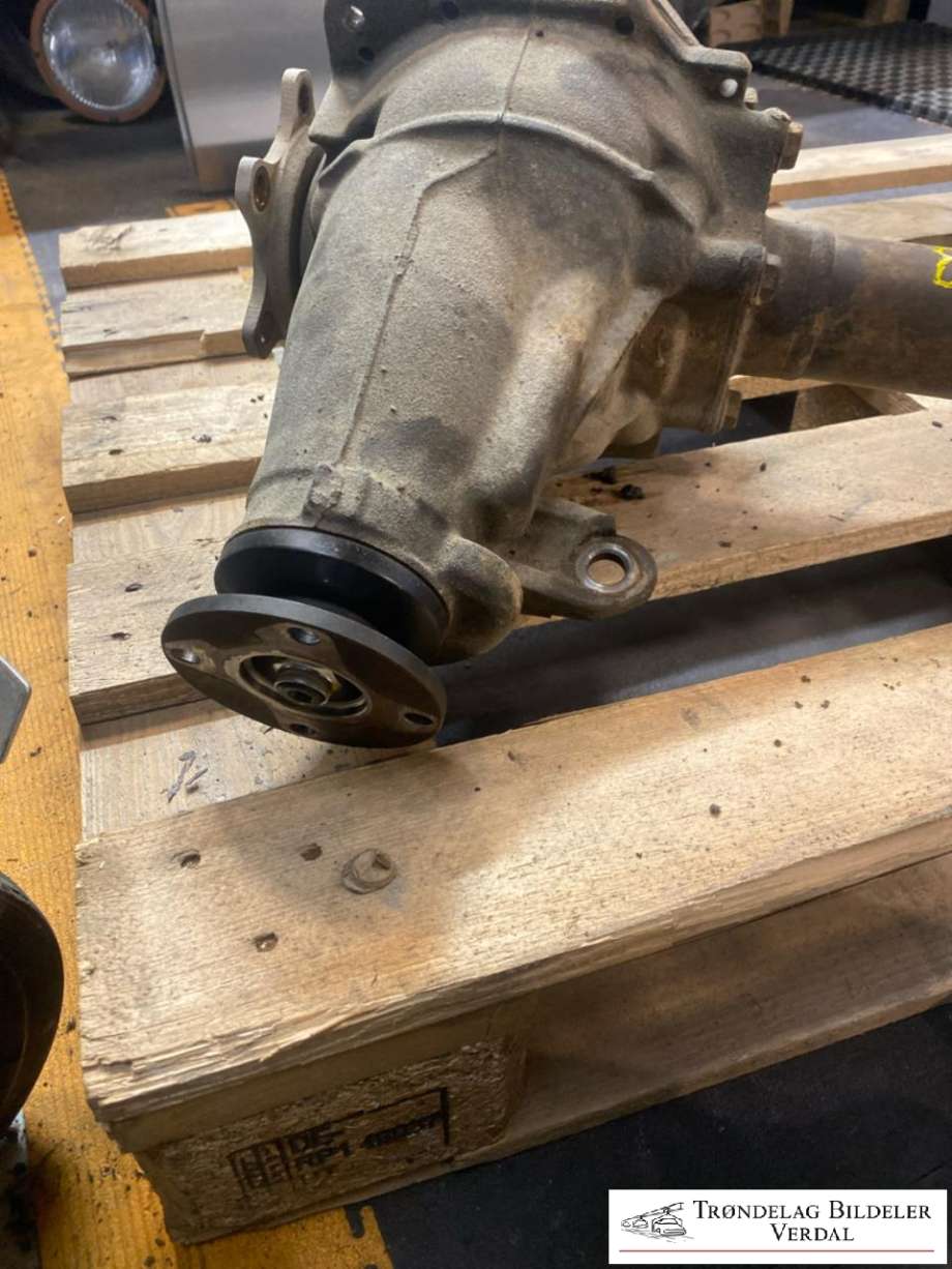 Kardang klokke foran til Toyota Hiace 2007-2012 (Fase 3)  