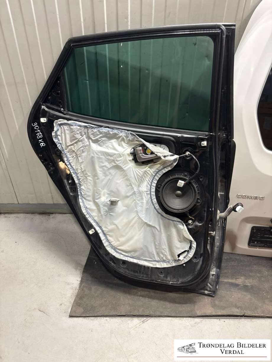 Dør venstre bak til Hyundai Ix35 2010-2015  (|YTTERFARGE: BLACK PEARL)