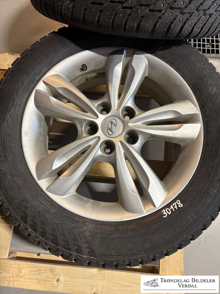 Hjulsett aluminium vinter til Hyundai Ix35 2010-2015  (NOKIAN HAKKA 10|215/60R17|DOT: 0923|DYBDE: 7MM OG 2 6MM)