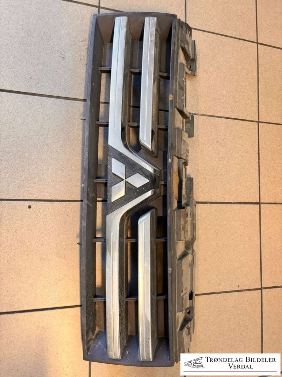 Grill til Mitsubishi Pajero, 2007-2016 (Type IV, Fase 1)  
