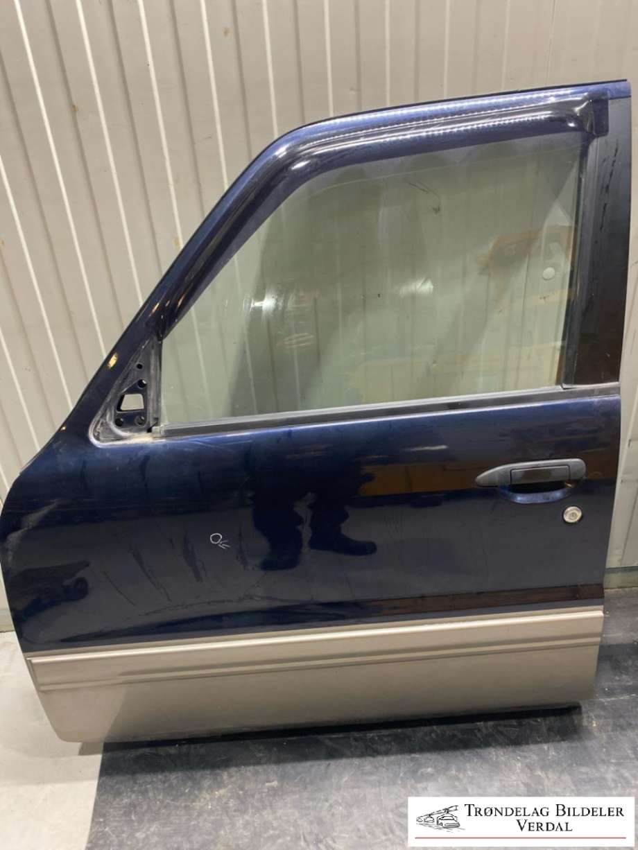 Dør venstre foran til Nissan Patrol, 1998-2004 (Fase 1) (Y61) (Y61)