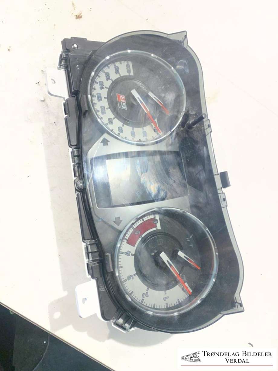 Instrumentpanel til Toyota Hilux 2020-->>