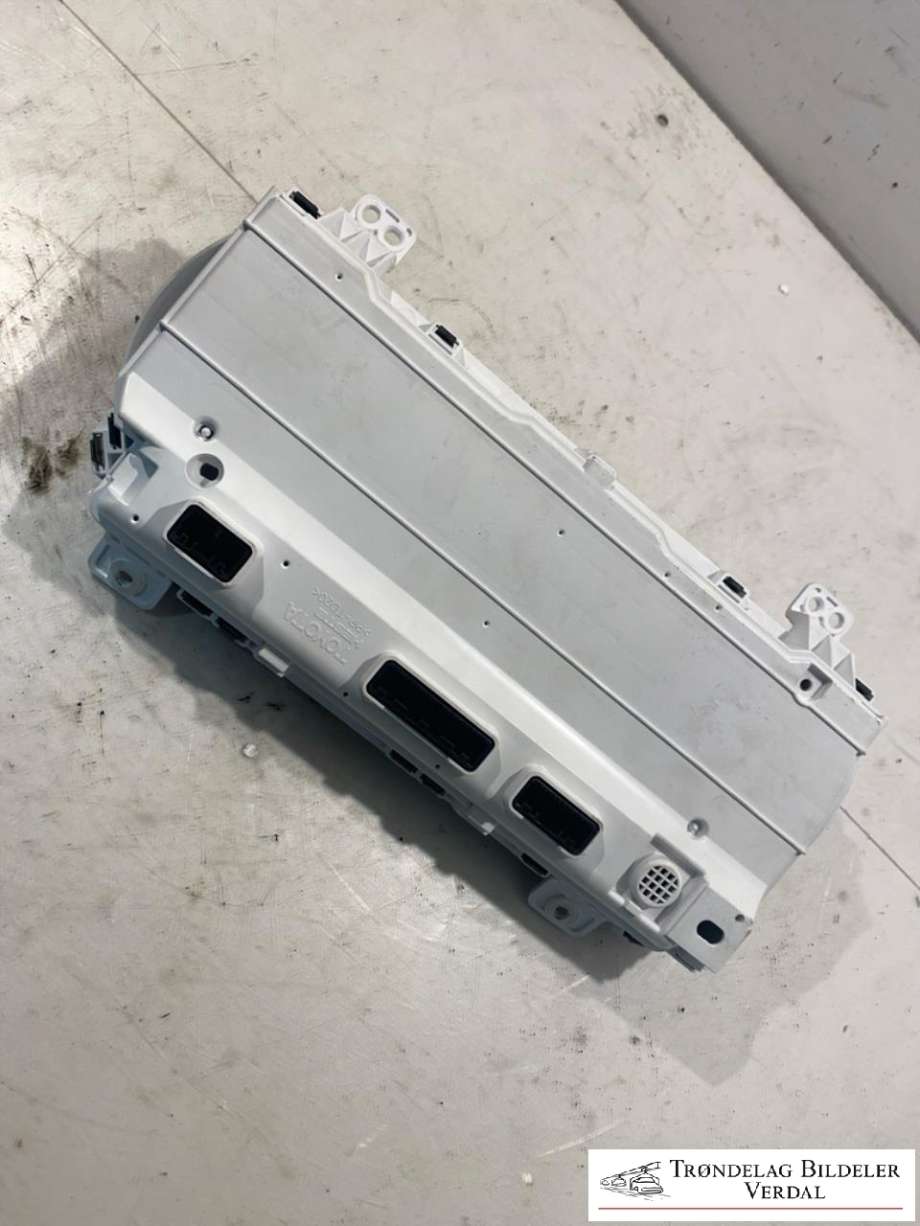 Instrumentpanel til Toyota Hilux 2020-->>