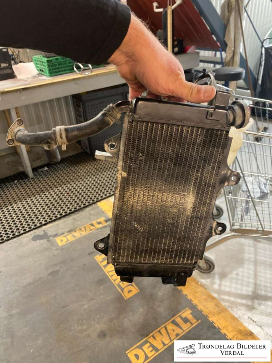 Radiator (manuell gir) til MC KTM 125 Duke 2017-2022 (660176|93035010133|93035065033)