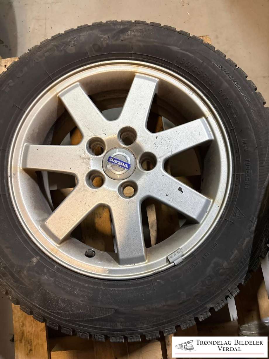 Hjulsett aluminium vinter til Volvo V50 2007-2012 (Fase 2) (ROADX|195/65R15|DOT: 2025|DYBDE: 9MM)