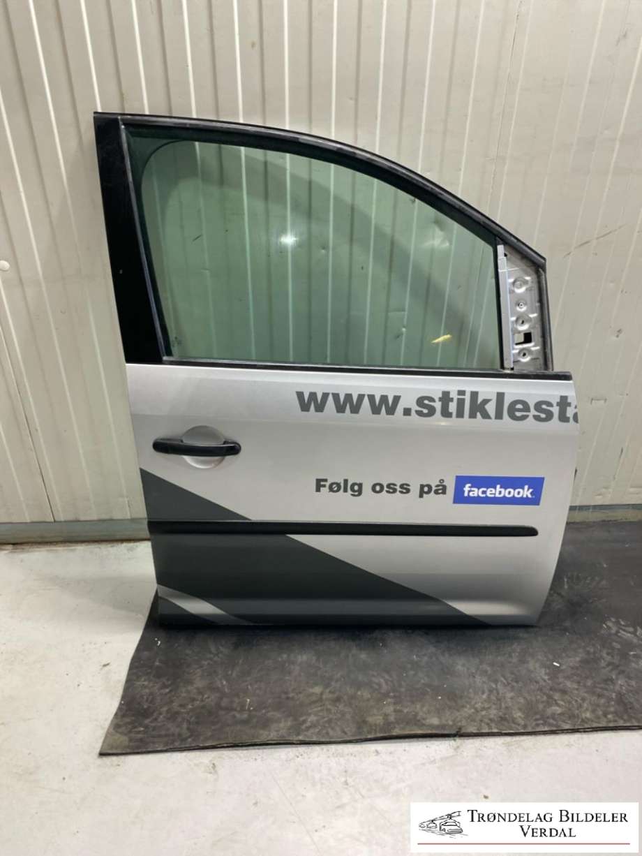 Dør høyre foran til VW Caddy 2015-2020 (Type III, Fase 3)  (2K5 831 056|YTTERFARGE: 8E/A7W|)