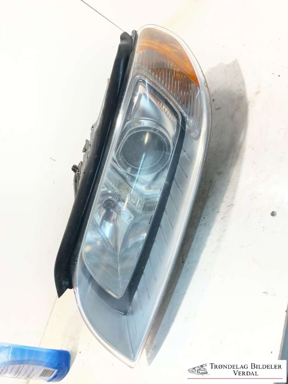 Frontlykt venstre xenon til Volvo XC70, 2008-2013 (Type II, Fase 1)  (31353538)