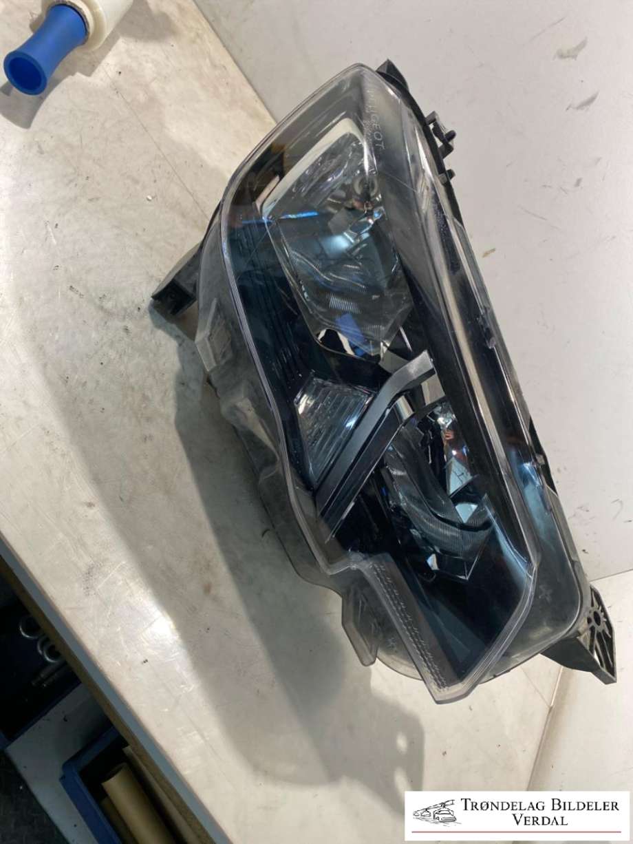 Frontlykt høyre halogen til Peugeot Partner 2019-->> (Type III) (98 168 268 80|)