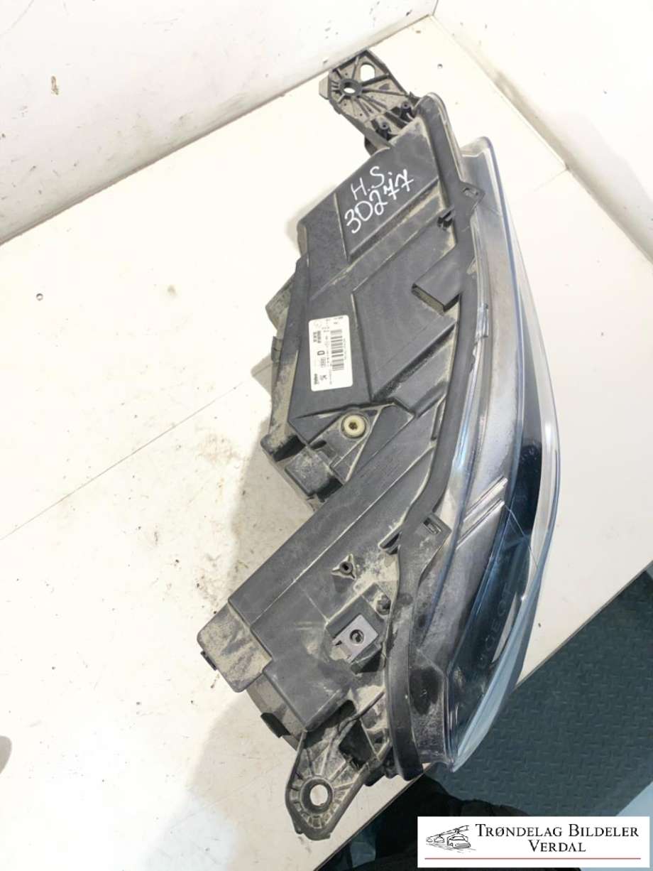 Frontlykt høyre halogen til Peugeot Partner 2019-->> (Type III) (98 168 268 80|)